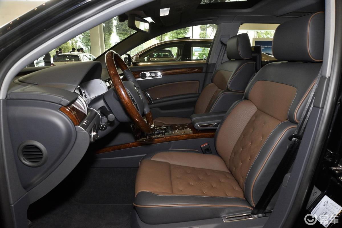 【辉腾2015款3.6l 尊享版后排空间体验汽车图片-汽车图片大全】-易车