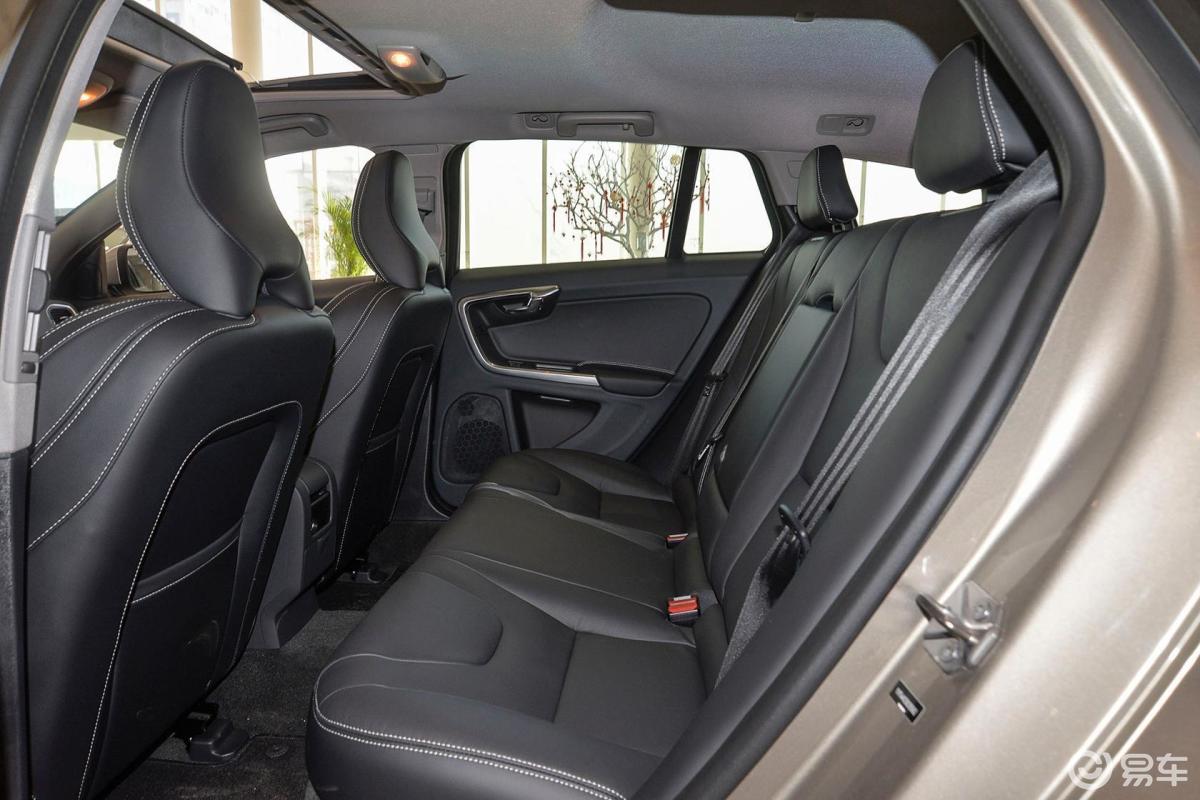 【沃尔沃v602016款t5 智雅版后排空间体验汽车图片-汽车图片大全】