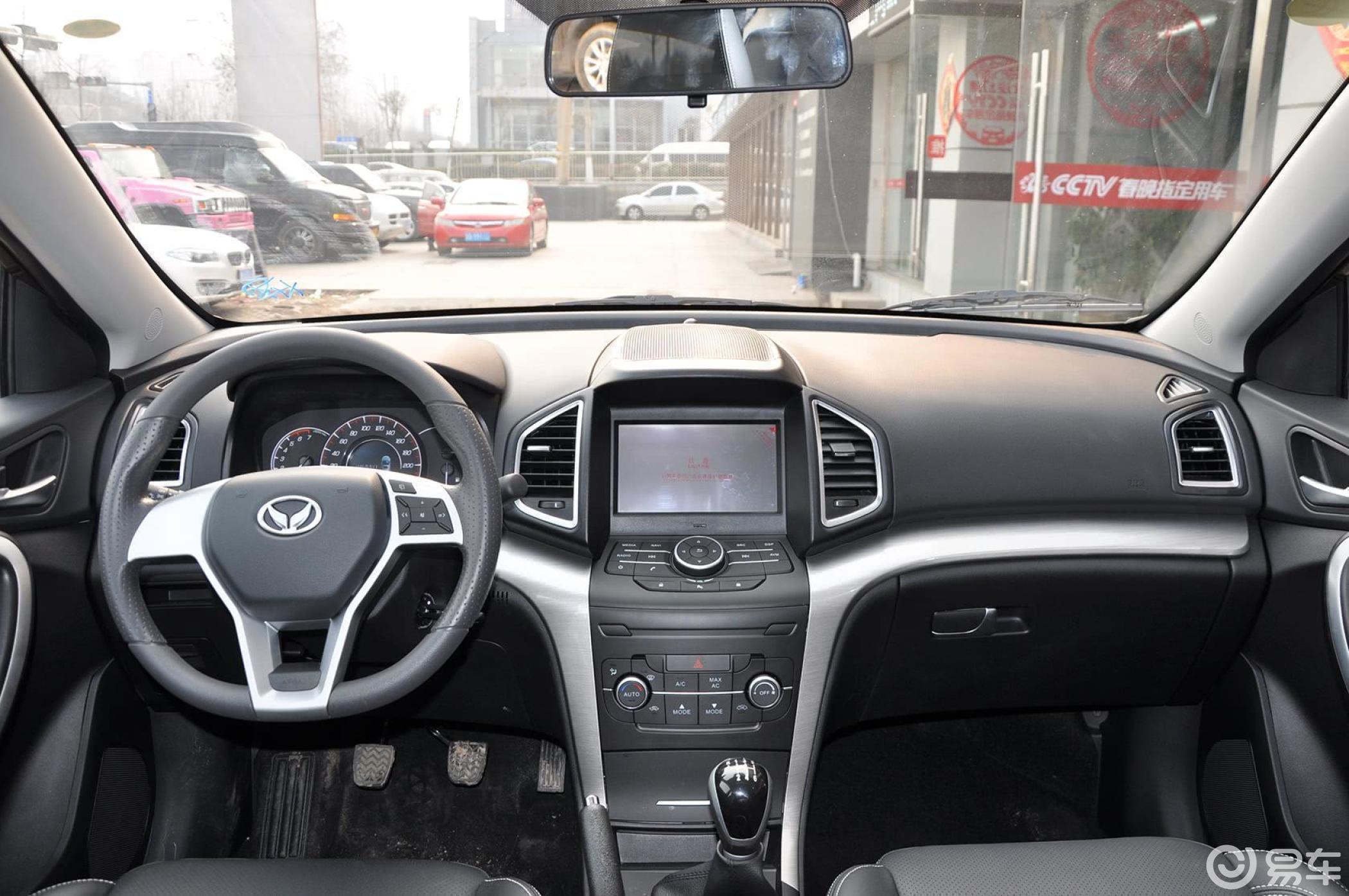 5t 手动 风尚型内饰全景正拍汽车图片-汽车图片大全】-易车