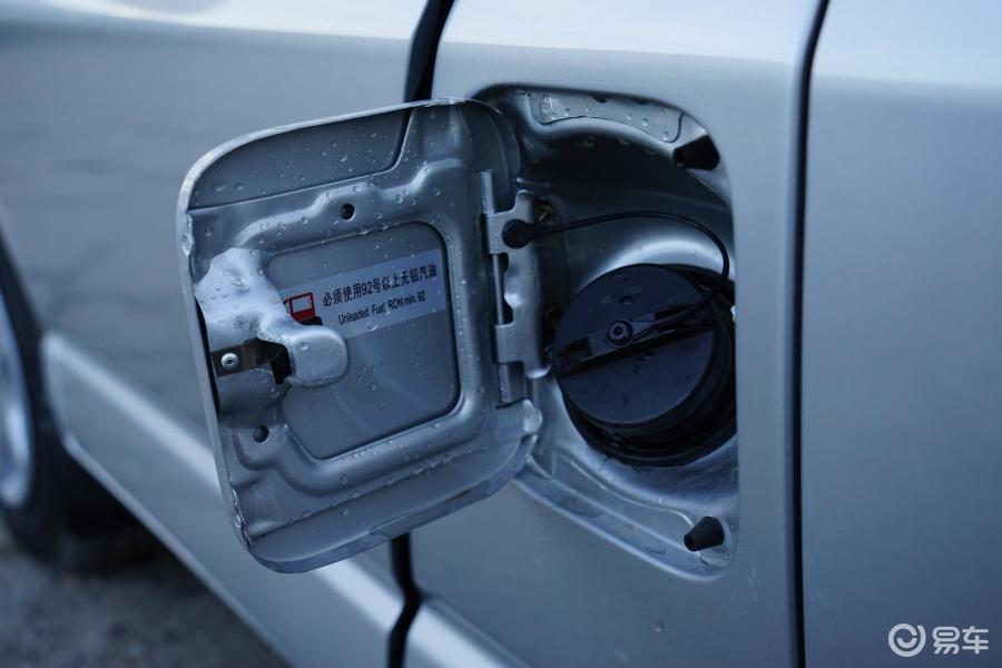 0l 经典版 手动 标准型 长轴 7座油箱盖汽车图片-汽车图片大全】-易车