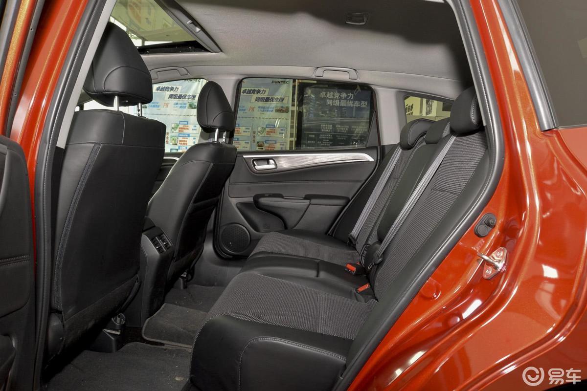 8l 5at 舒适精英型(五座)后排空间体验汽车图片-汽车图片大全】-易车