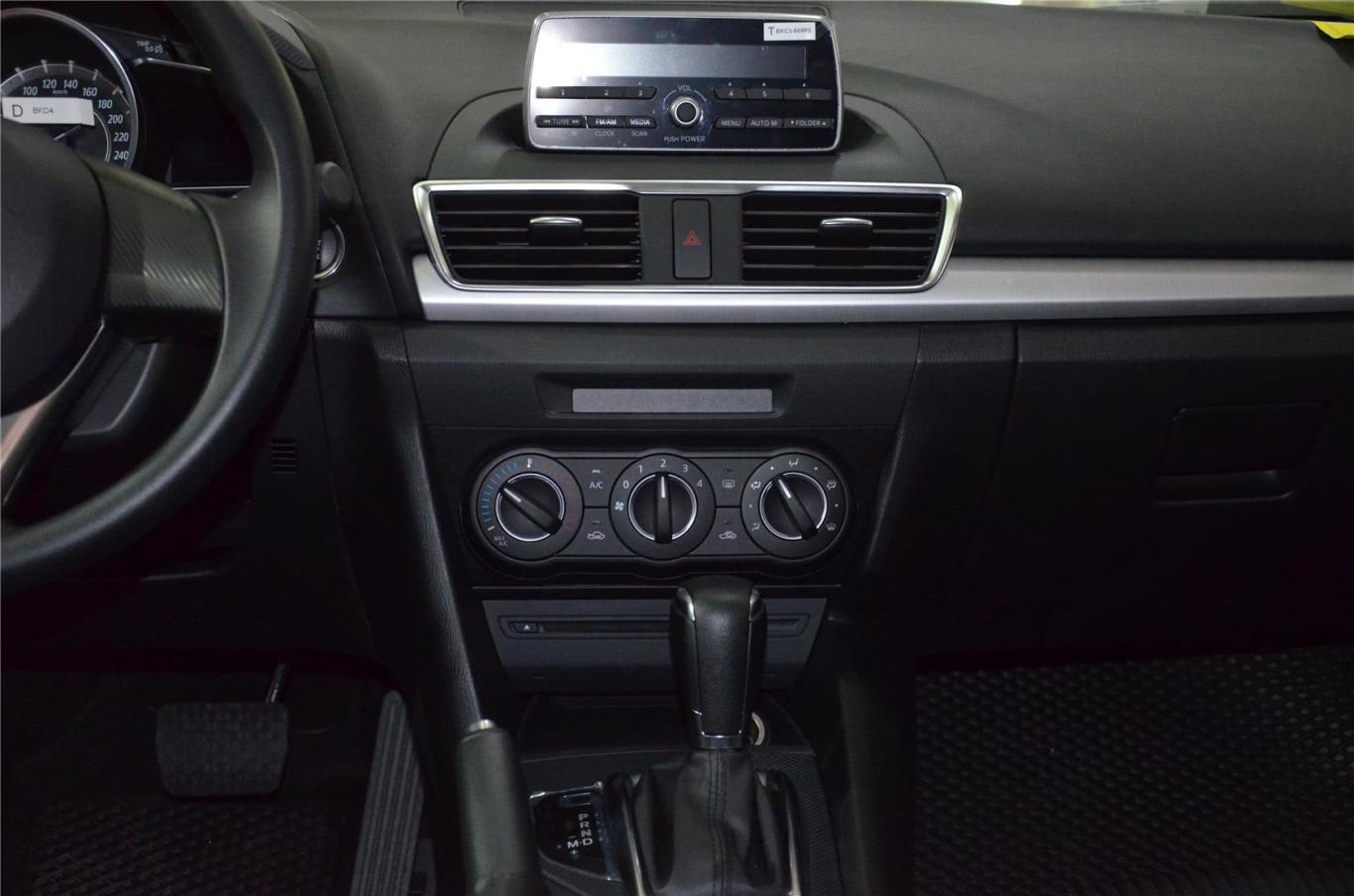 马自达3 昂克赛拉三厢 1.5l 自动 舒适型中控台整体