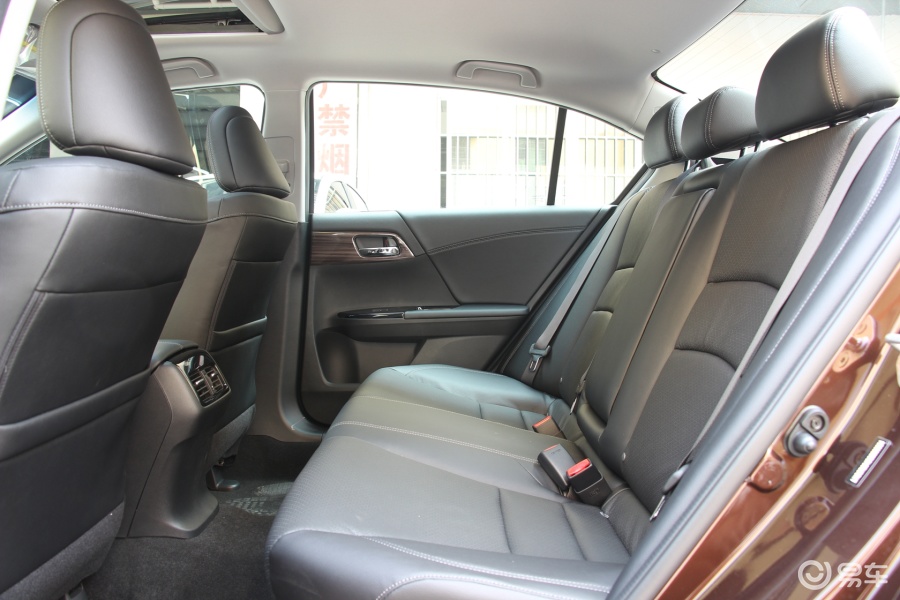 雅阁 空间-琥珀金