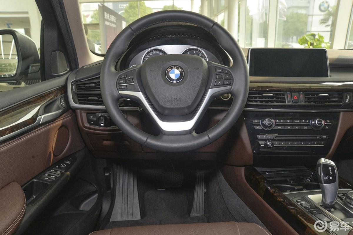 【宝马x52015款xdrive28i驾驶位区域汽车图片-汽车图片大全】-易车