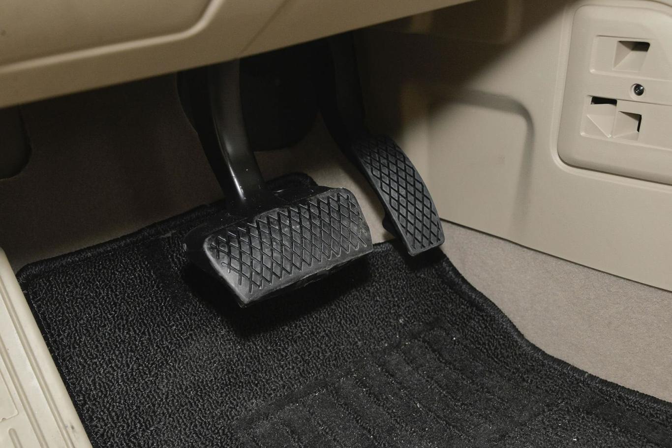 荣威550550s 1.8l 双离合 智选版脚踏板