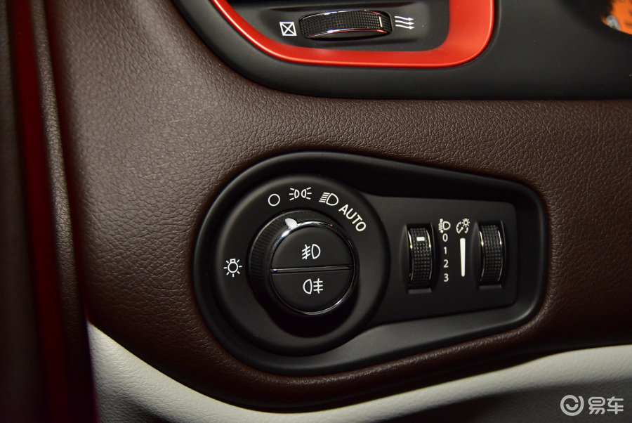 jeep自由侠 大灯开关图