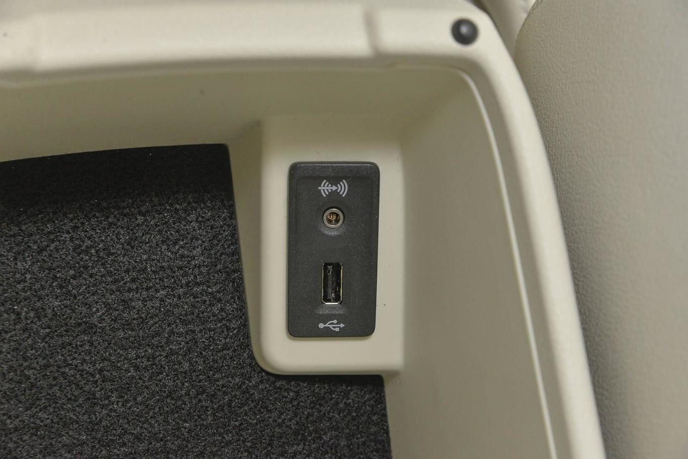 帕萨特380tsi dsg御尊版usb接口