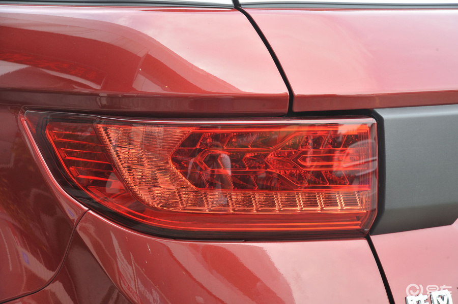 【陆风x72015款2.