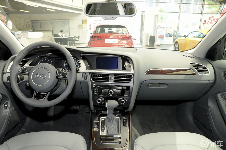 【奥迪a4l2016款35 tfsi 自动 舒适型 s line 典藏版完整内饰(中间
