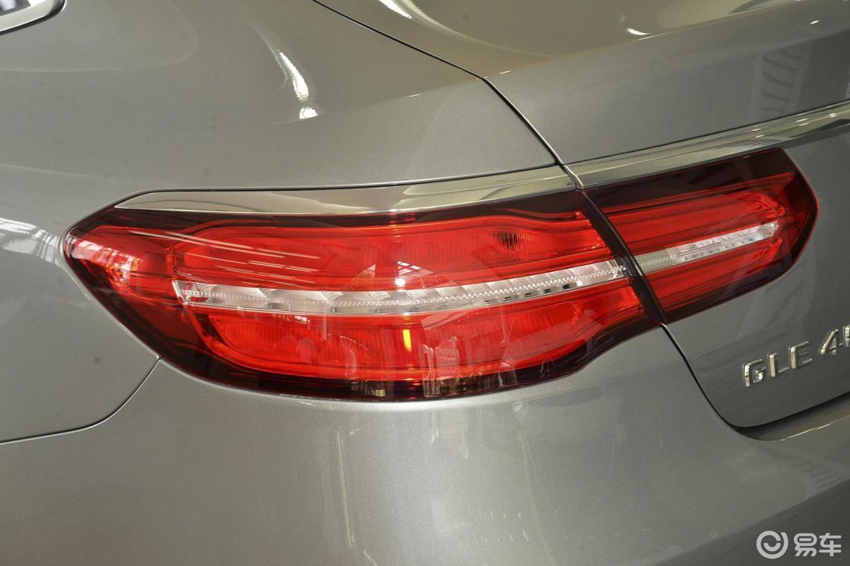 【奔驰gle2015款gle 400 4matic尾灯侧45度俯拍汽车图片-汽车图片大全