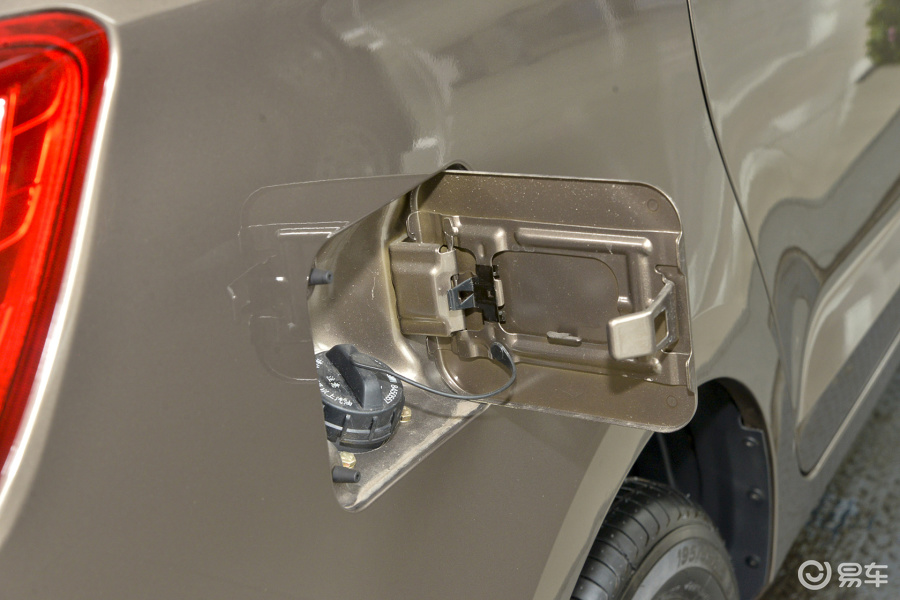 【五菱宏光s12016款1.