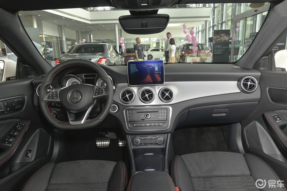 【奔驰cla级2017款cla 220 4matic侧前45度车头向右水平汽车图片-汽车