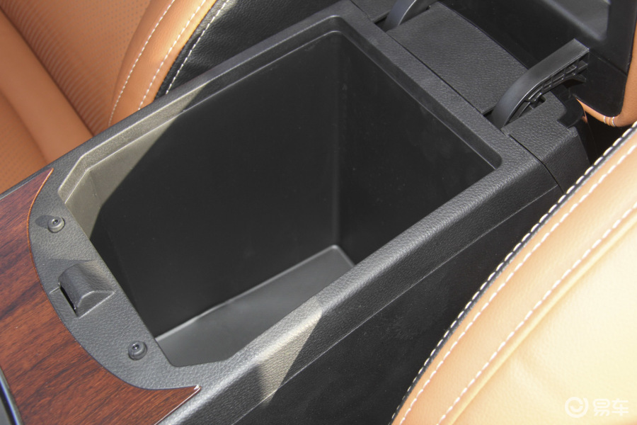 5t 手动 豪华版前排中央扶手箱空间汽车图片-汽车图片大全】-易车网