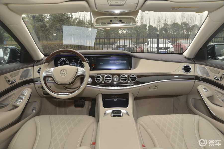 【迈巴赫s级2017款400 4matic完整内饰(中间位置)汽车图片-汽车图片