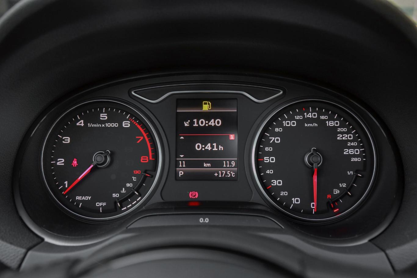 奥迪a3limousine 40tfsi 风尚版仪表盘