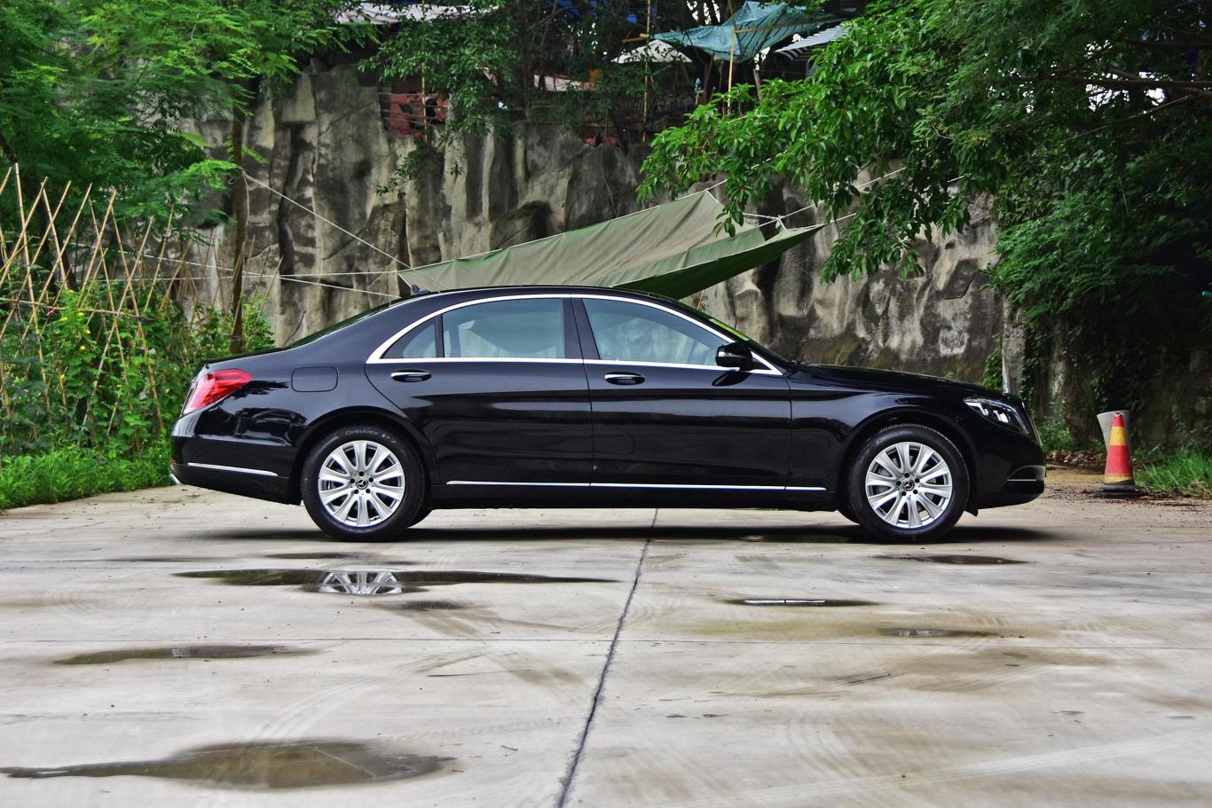 奔驰s级s 320 l 商务版正侧车头向右水平