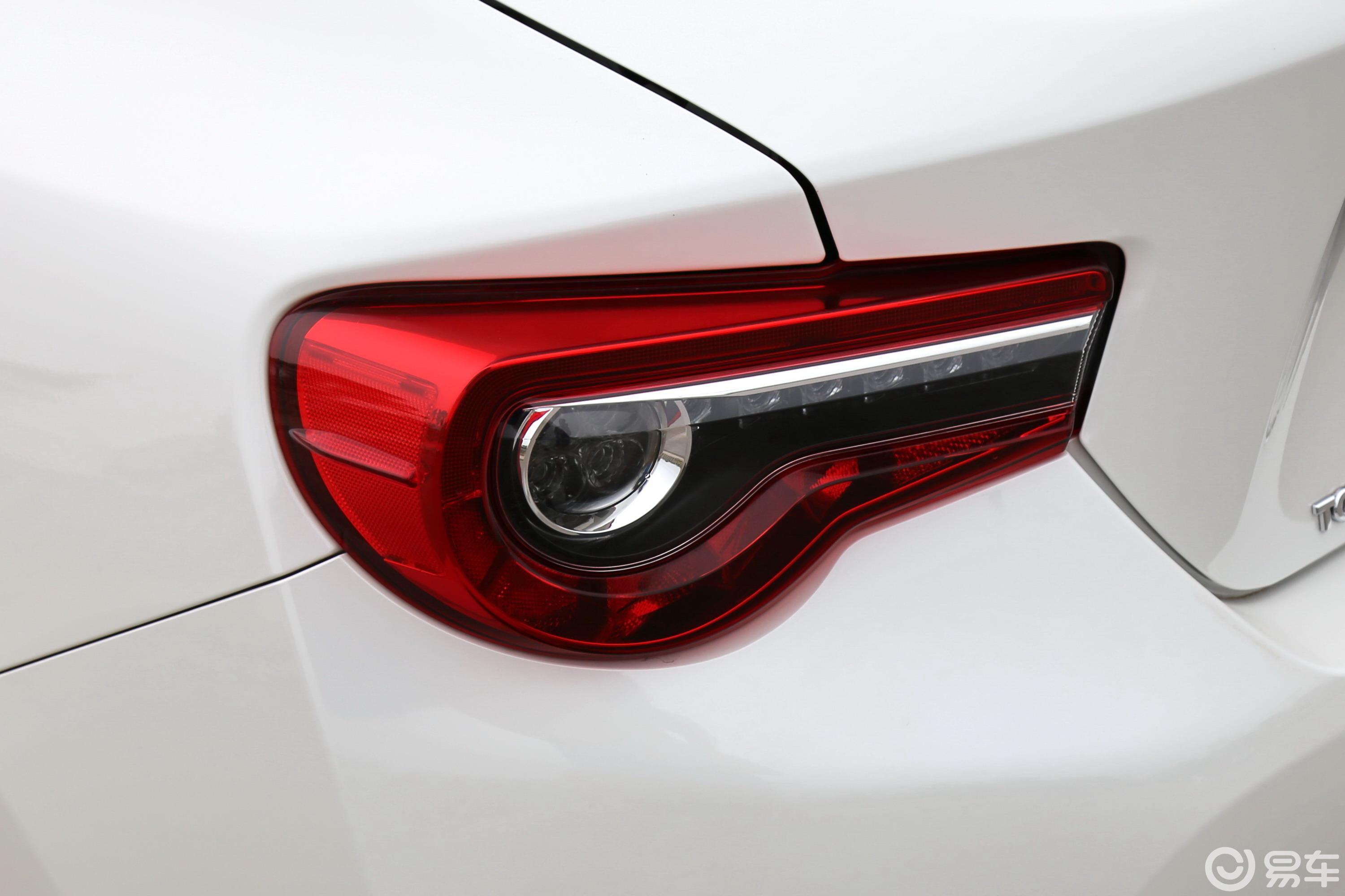 0l 手动 豪华版尾灯侧45度俯拍汽车图片-汽车图片大全】-易车