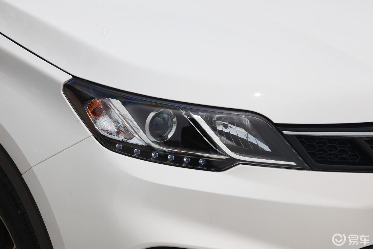 5t cvt 尊贵版大灯侧45度俯拍汽车图片-汽车图片大全】-易车