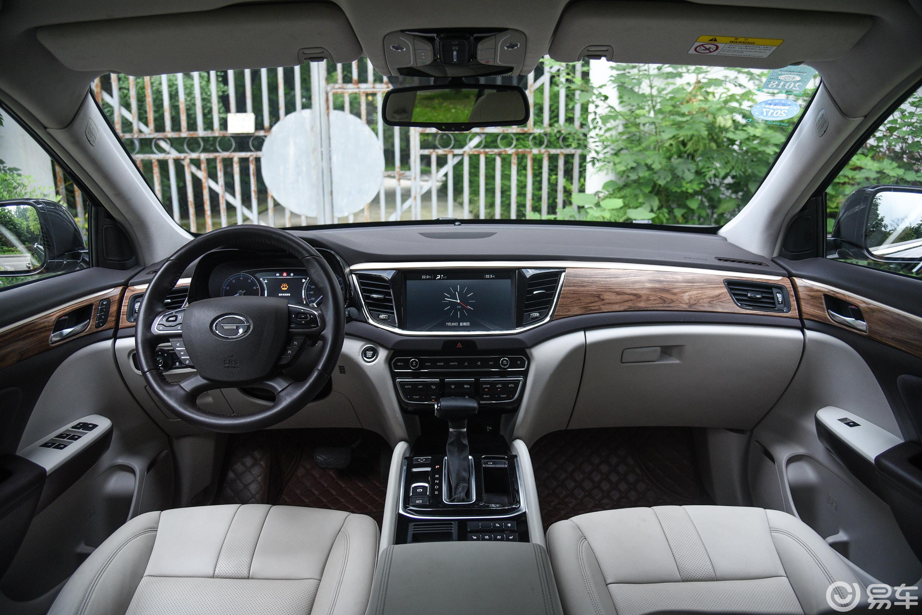 【传祺gs82017款320t 两驱 豪华智联版 7座内饰全景正拍汽车图片-汽车