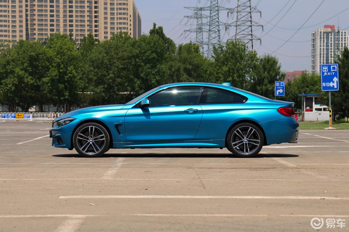 【宝马4系2017款双门轿跑 440i xdrive m运动套装正侧车头向左水平