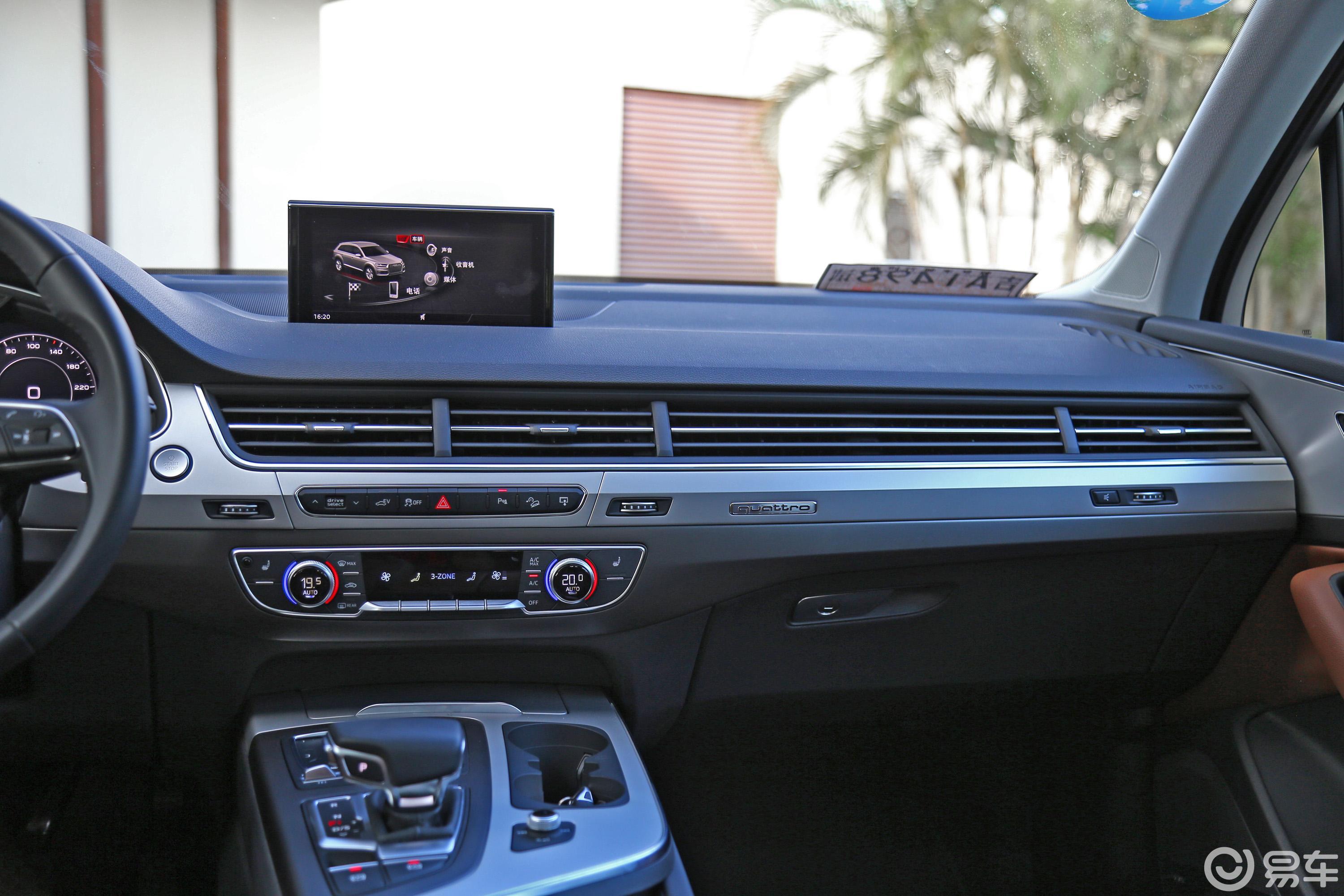 【奥迪q7 插电混动2017款45 e-tron中控台整体汽车图片-汽车图片大全