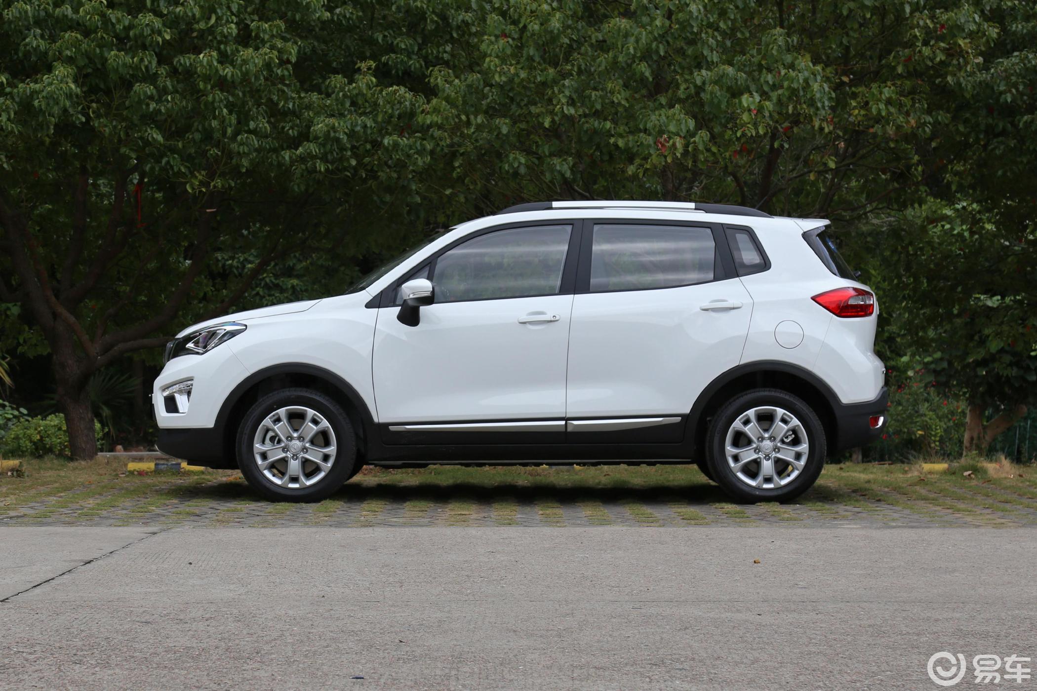 【长安cs15ev2017款350i正侧车头向左水平汽车图片-汽车图片大全】