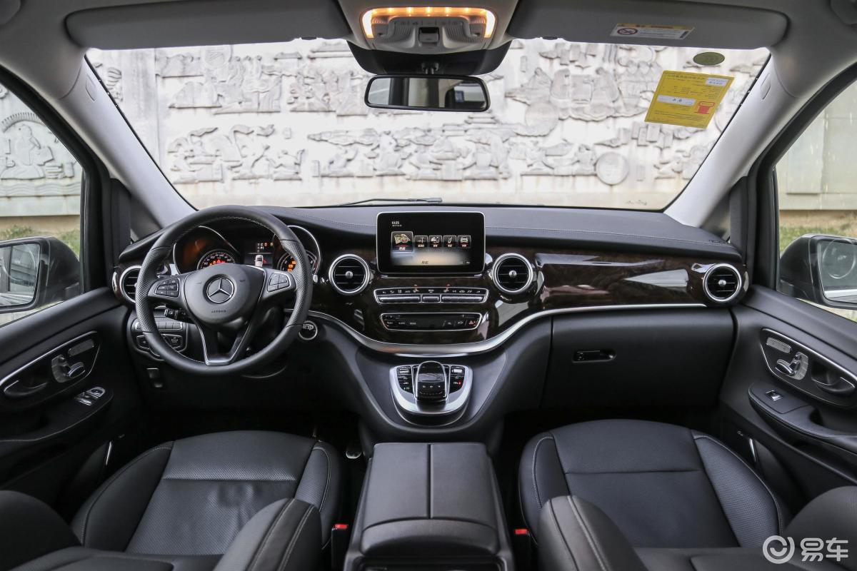 【奔驰v级2017款v 260 尊贵版内饰全景正拍汽车图片-汽车图片大全】