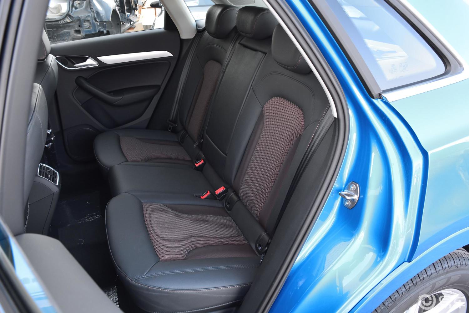 【奥迪q32018款30周年纪念版 30 tfsi 时尚版后排座椅汽车图片-汽车