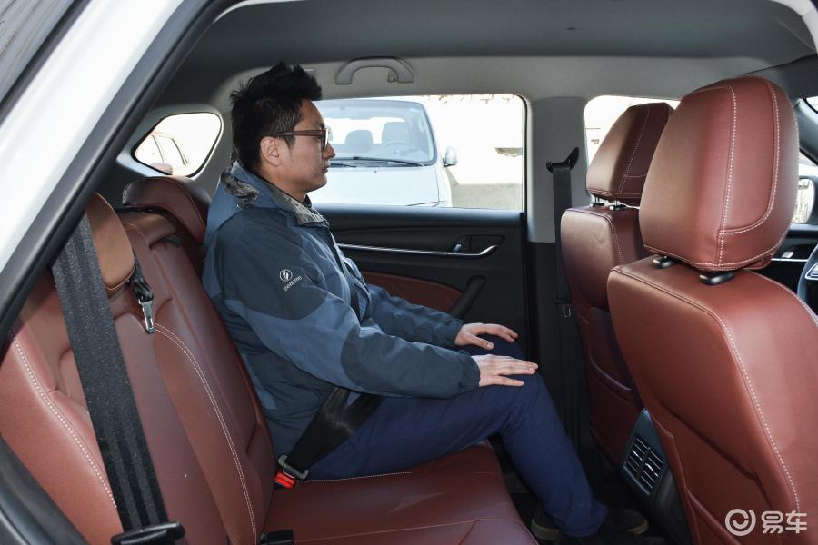 5t 手动 豪华版后排空间体验汽车图片-汽车图片大全】-易车