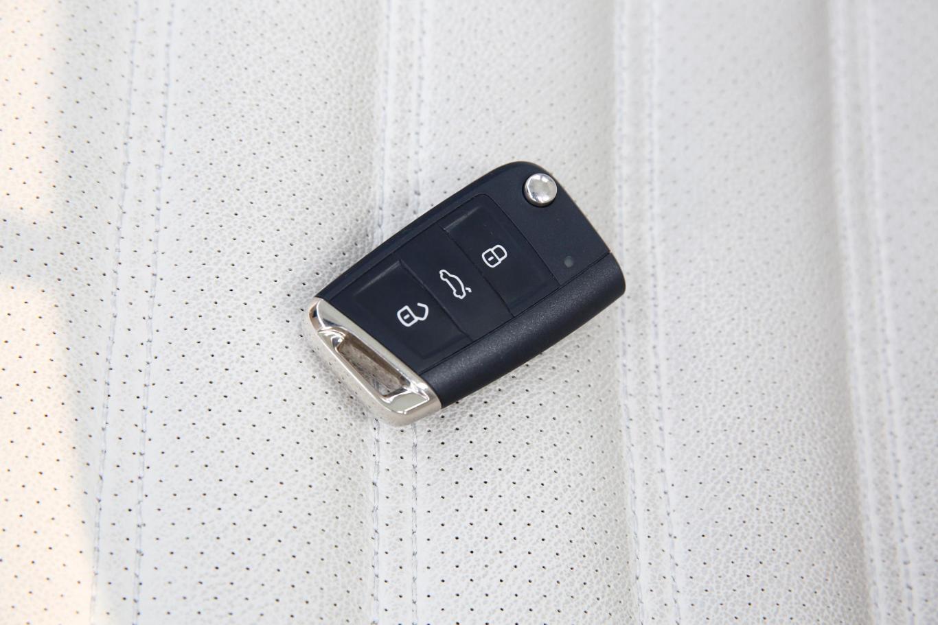 凌渡280tsi 双离合 豪华版钥匙正面