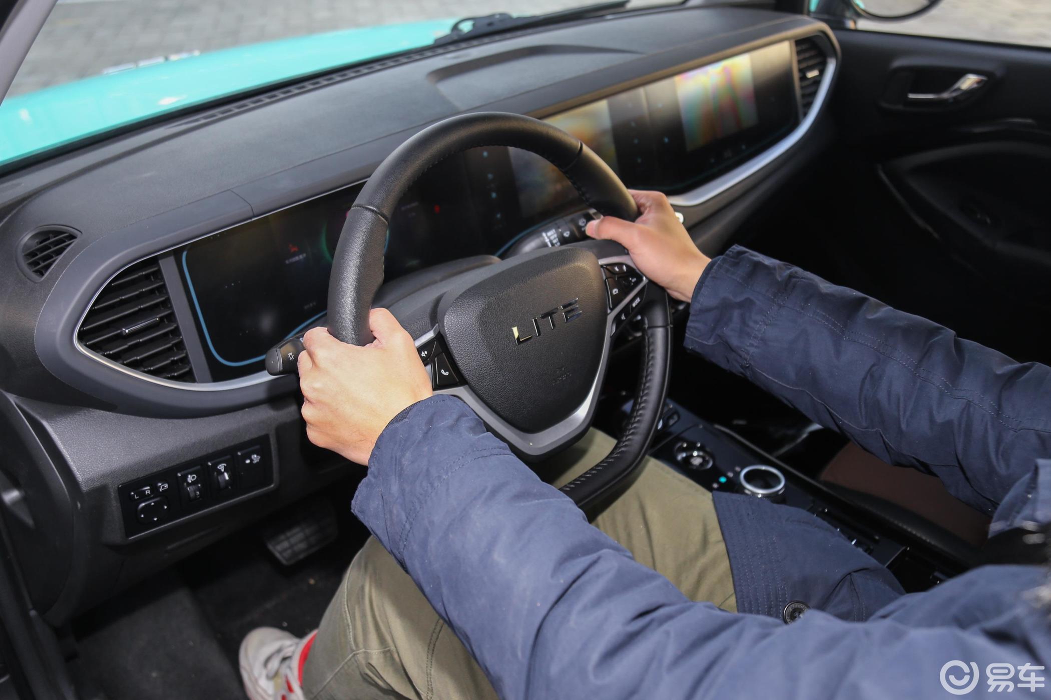 【lite2017款引力版内饰汽车图片-汽车图片大全】-易车