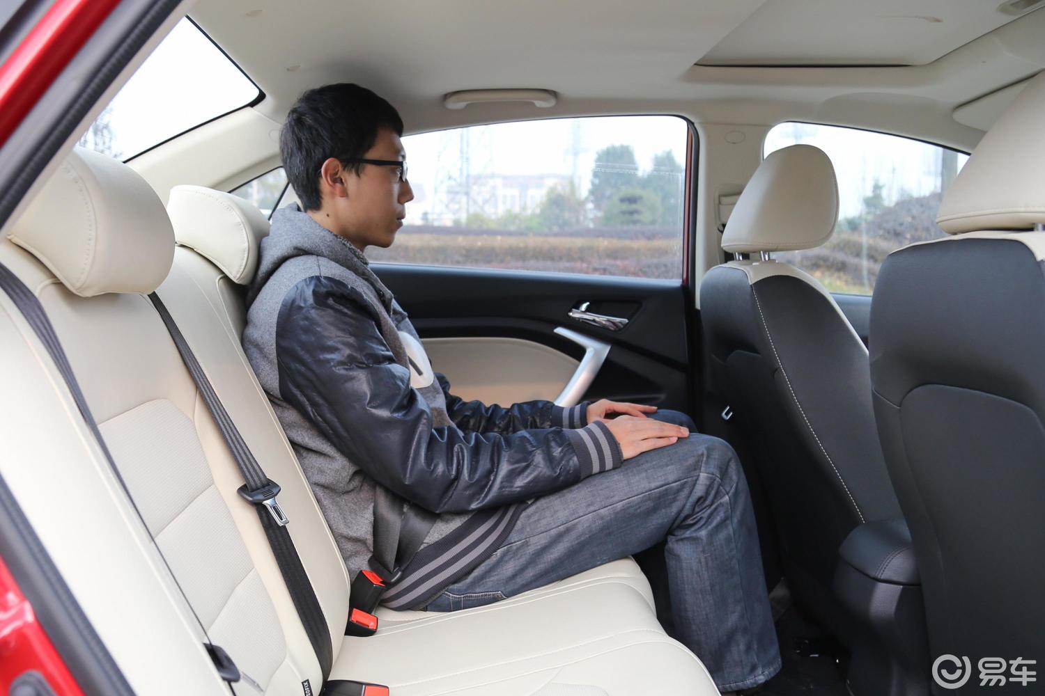 6l 手动 乐享版后排空间体验汽车图片-汽车图片大全】-易车