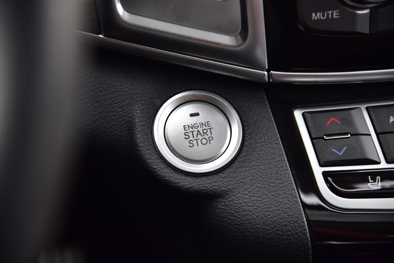 0t 手自一体 四驱 豪华版 7座 汽油钥匙孔或一键启动按键图片-汽车