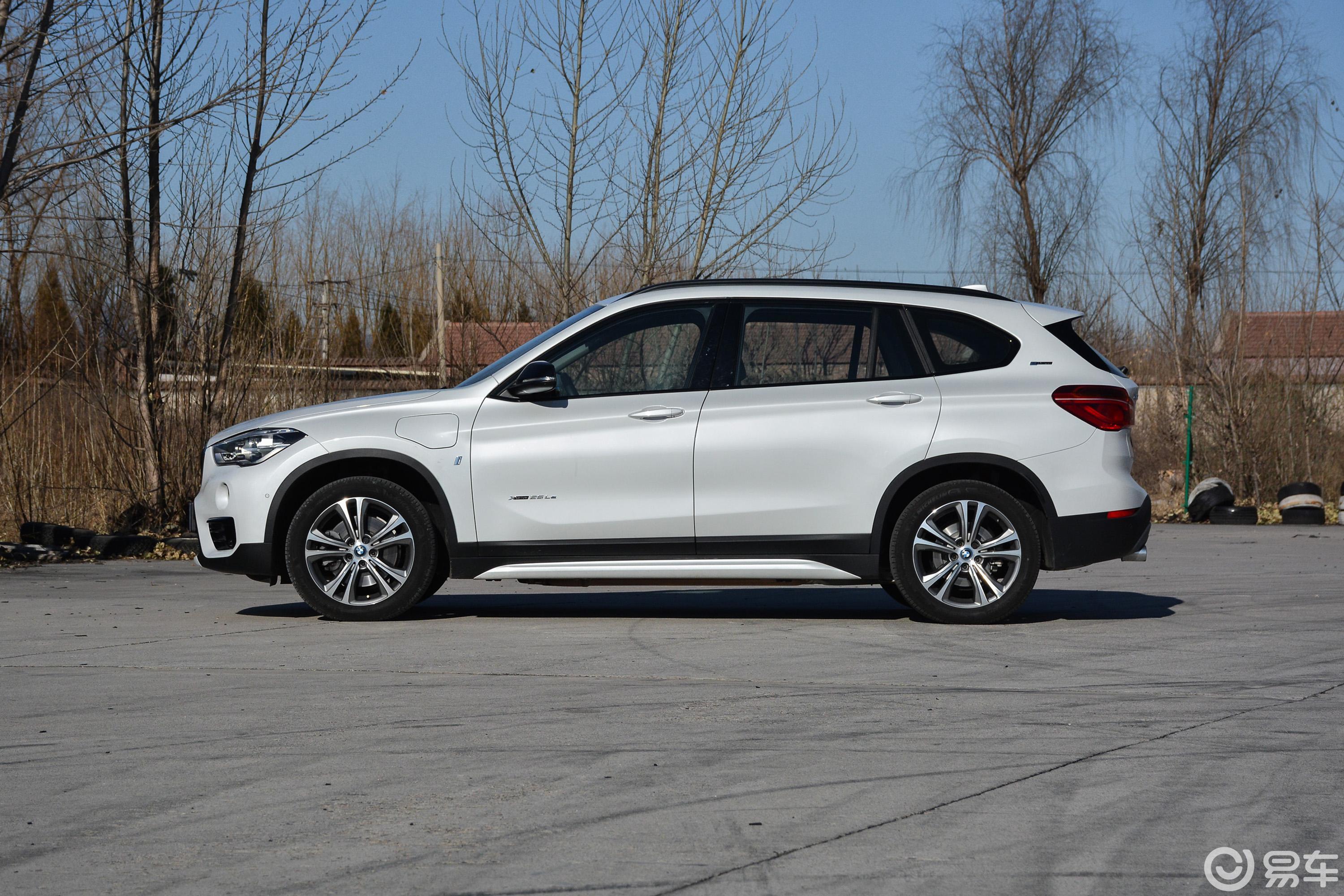 【宝马x1 插电混动2018款xdrive25le 豪华版正侧车头向左水平汽车图片