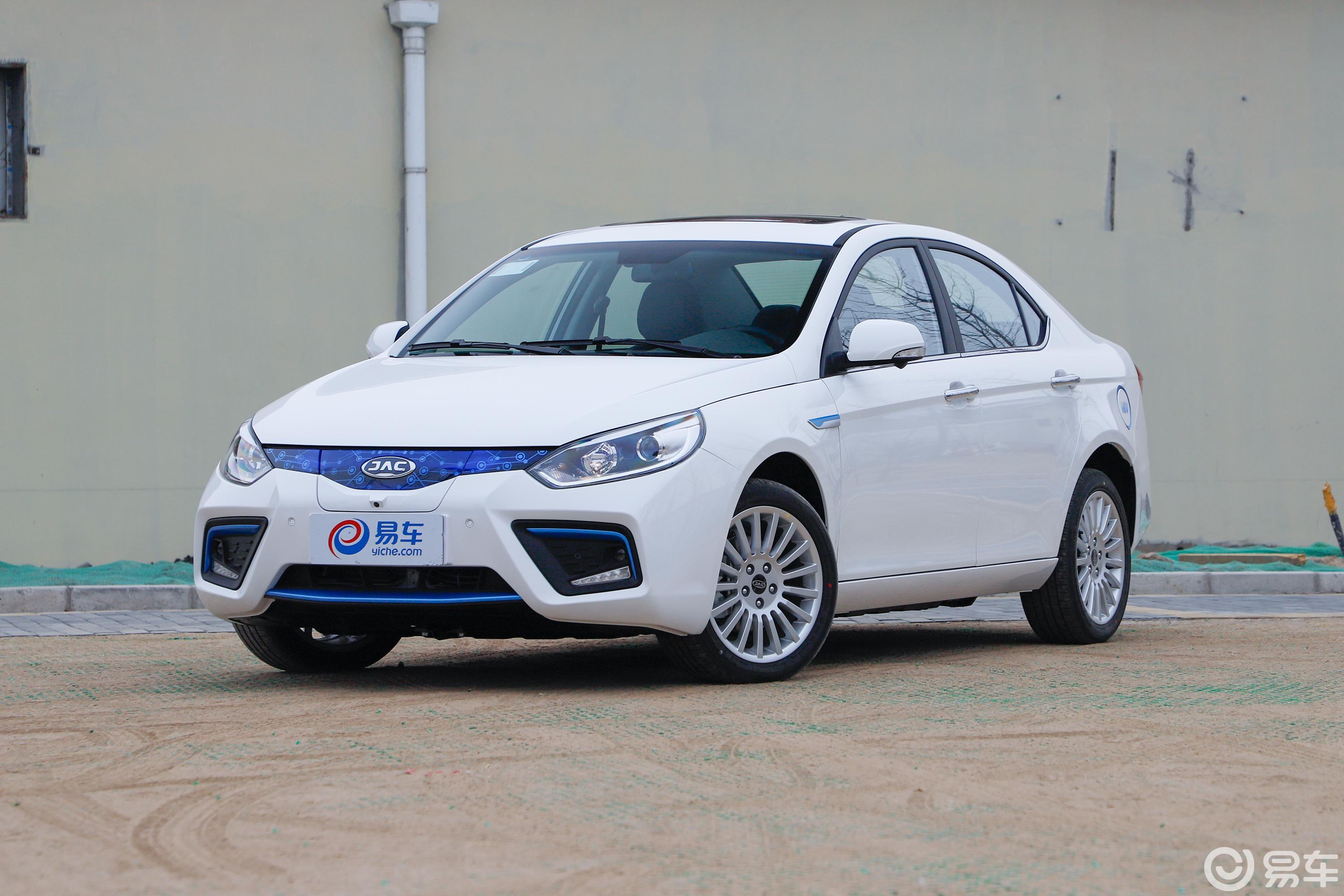 【江淮ieva502018款智享版侧前45度车头向左水平汽车图片-汽车图片