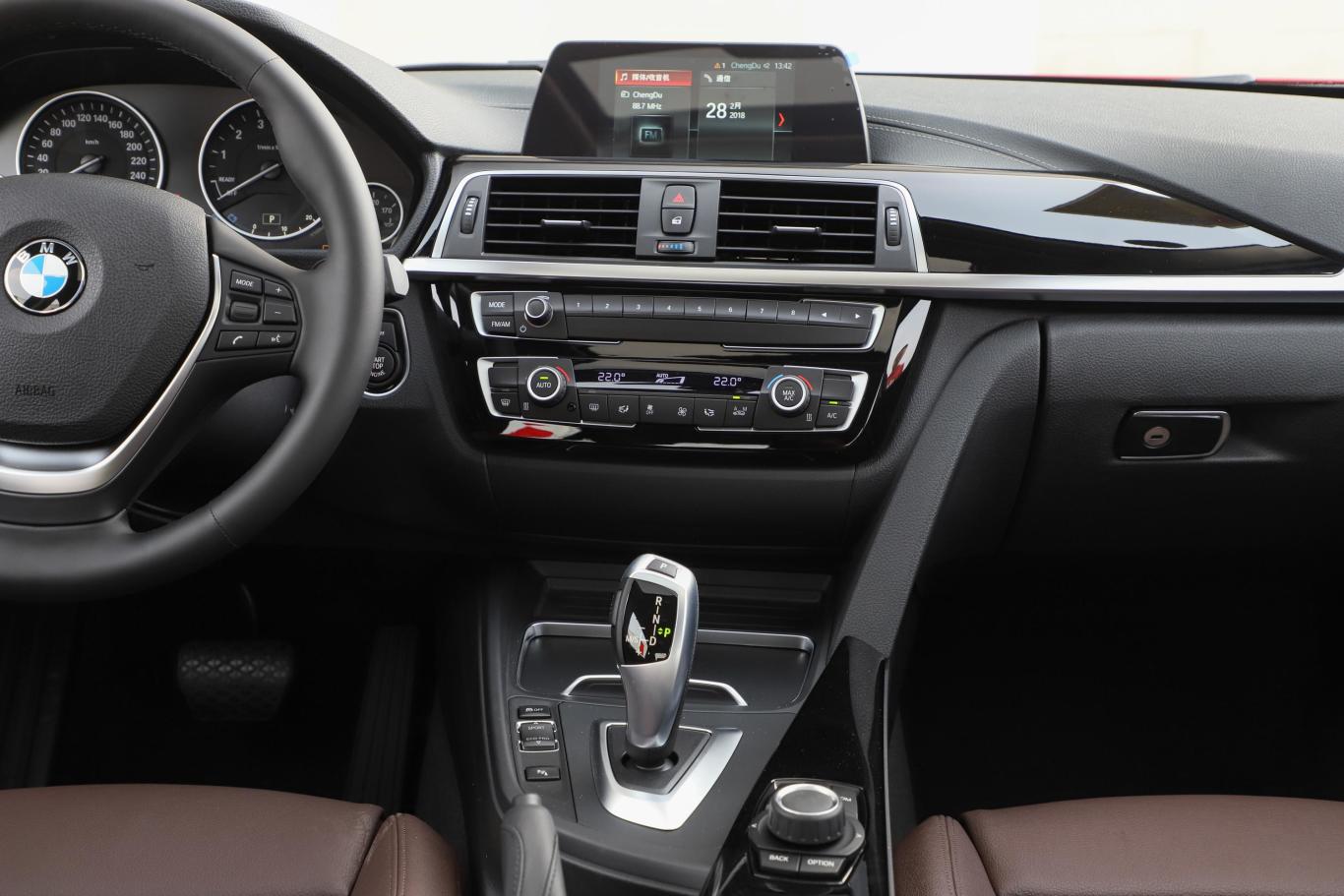 宝马3系320li 时尚版中控台整体