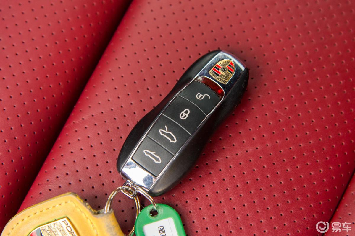 【保时捷9112016款carrera s cabriolet侧前45度车头向右水平汽车图片