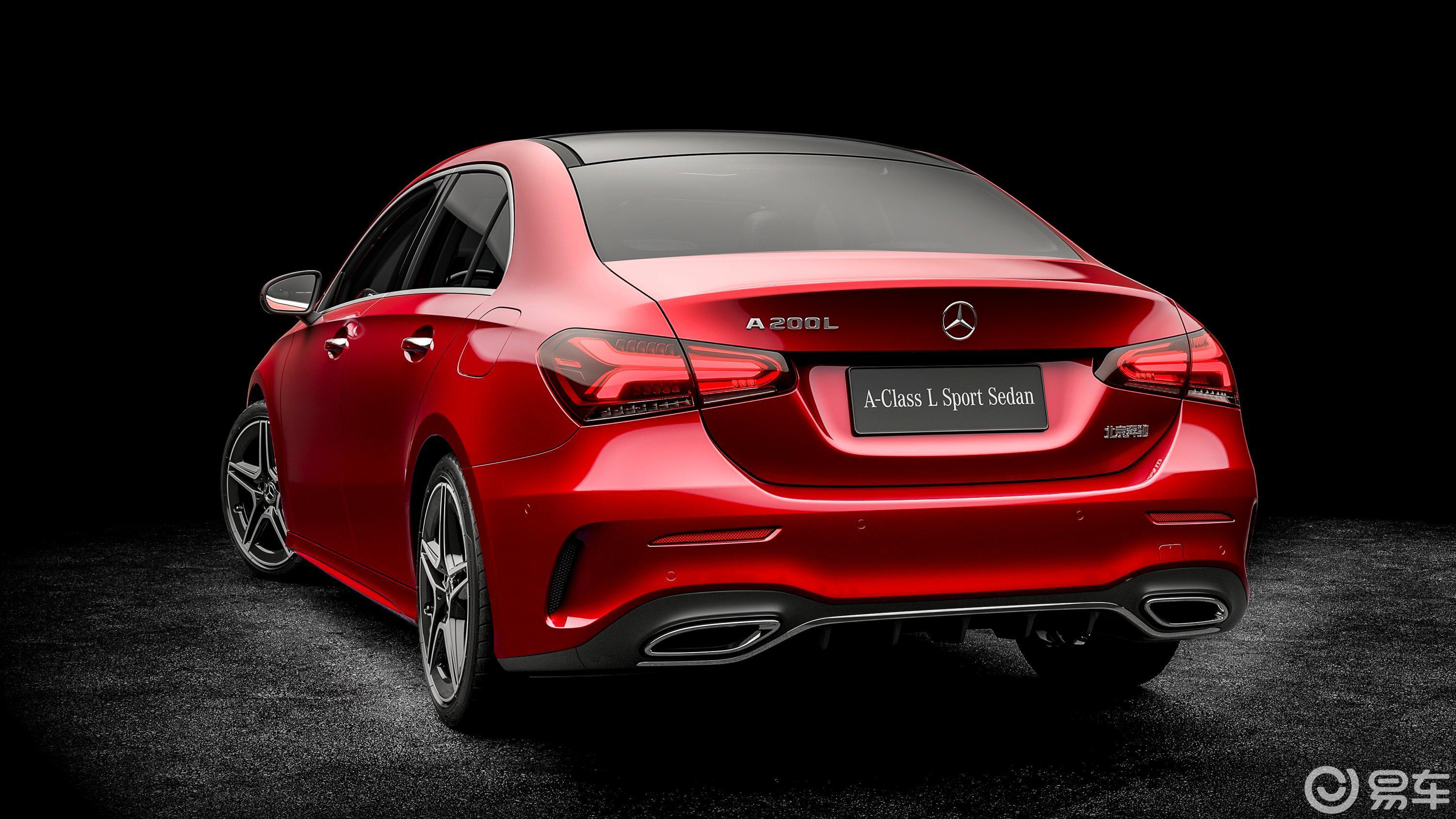 【奔驰a级2019款a 200 l 运动轿车侧前45度车头向右水平汽车图片-汽车