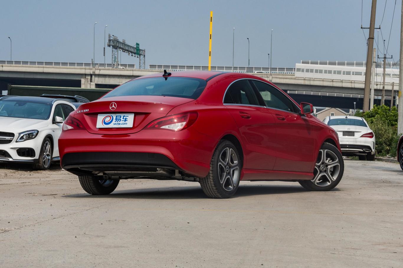 奔驰cla级cla 180侧后45度车头向右水平