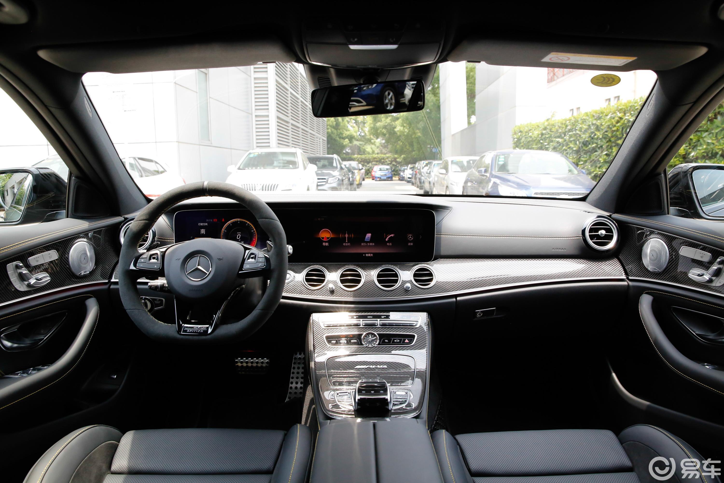 【奔驰e级 amg2018款e 63 s 4matic  特别版内饰全景正拍汽车图片