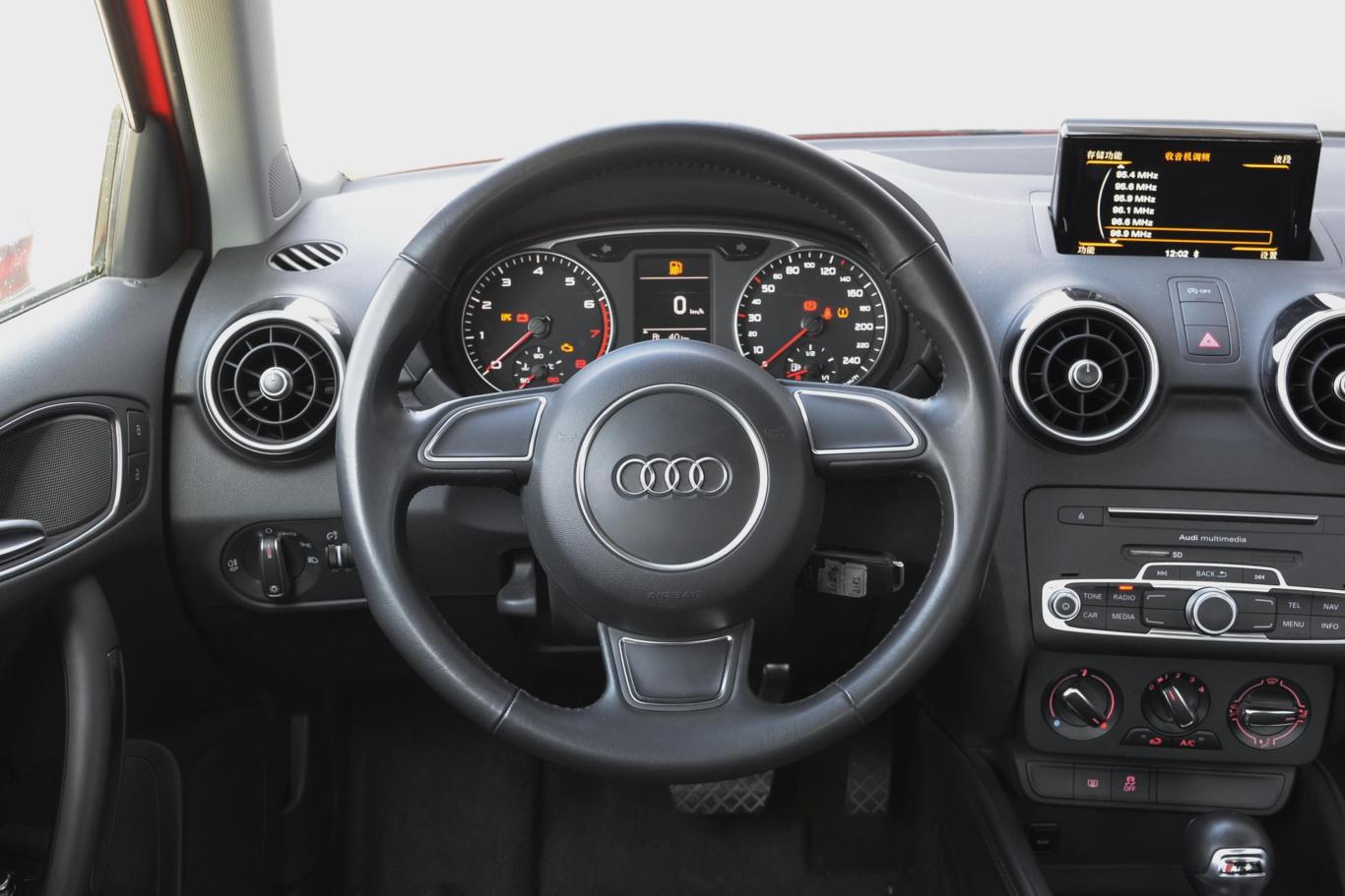 奥迪a130 tfsi 风尚版方向盘