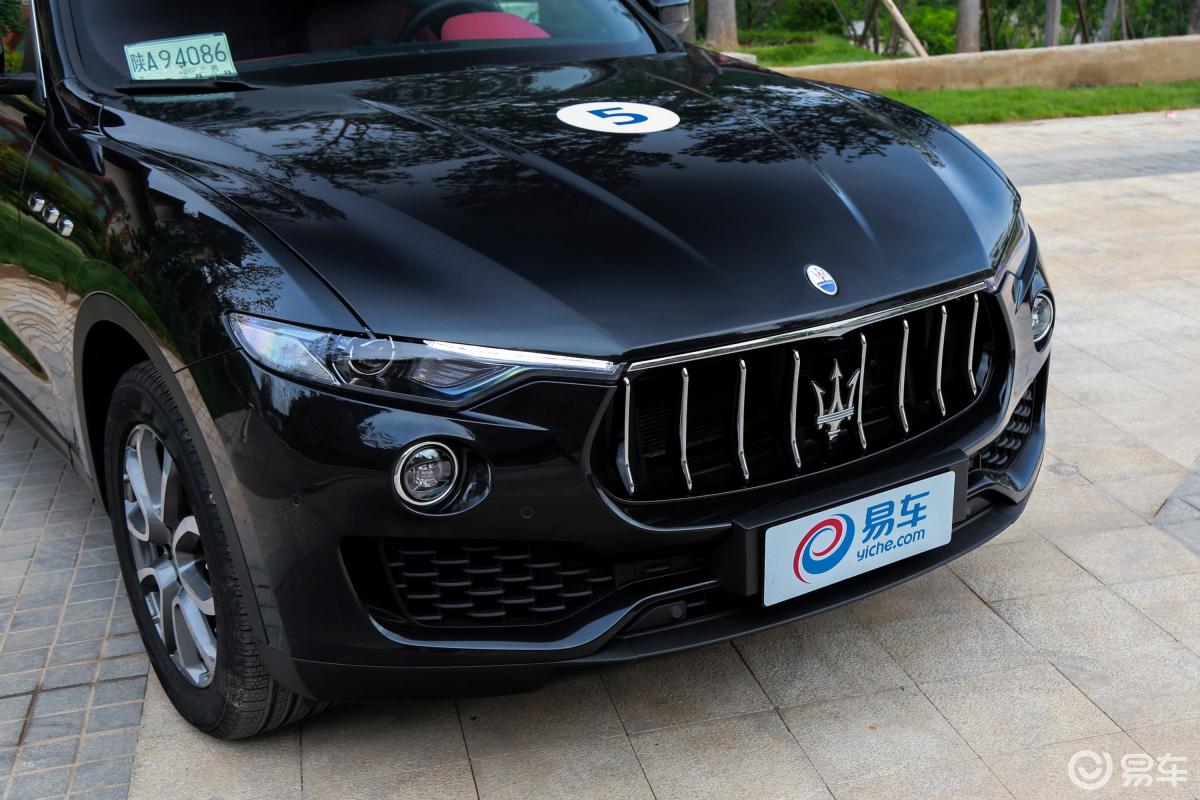 【玛莎拉蒂levante2018款350hp 标准版侧前45度车头向右水平汽车图片
