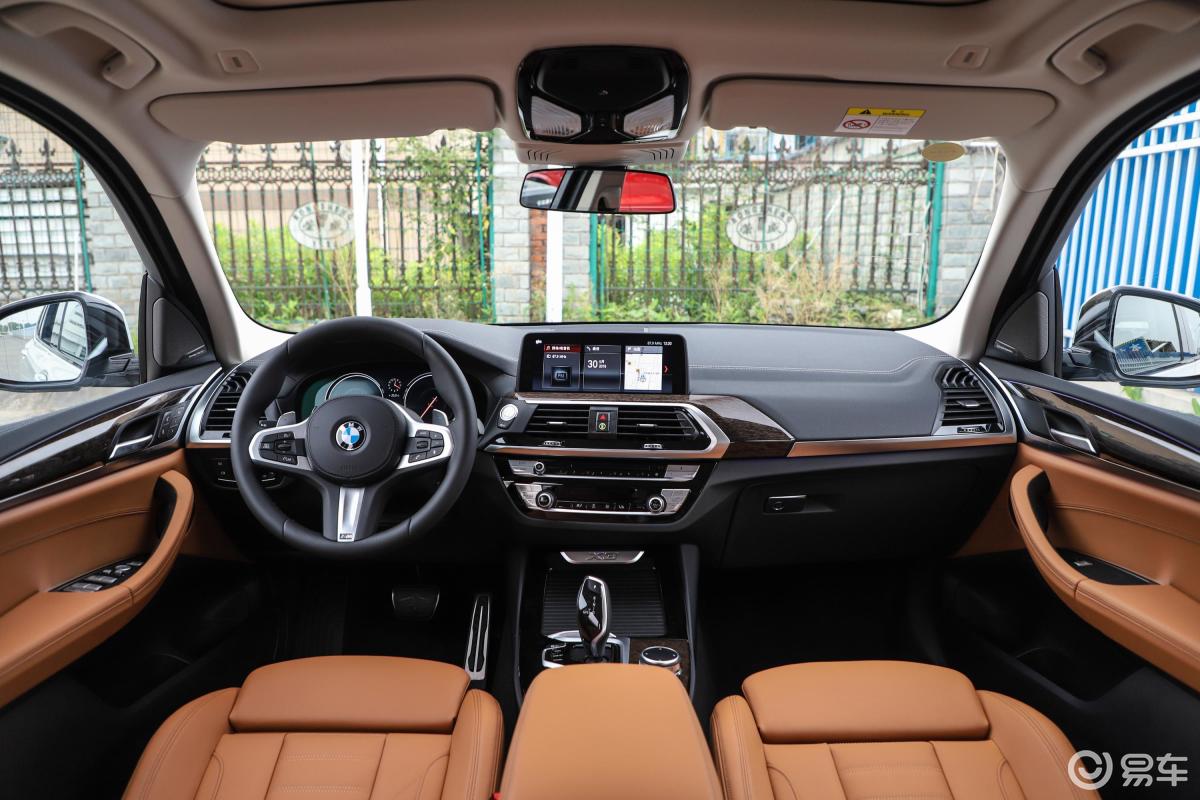 【宝马x32018款xdrive 30i 尊享版 m运动套装内饰全景正拍汽车图片