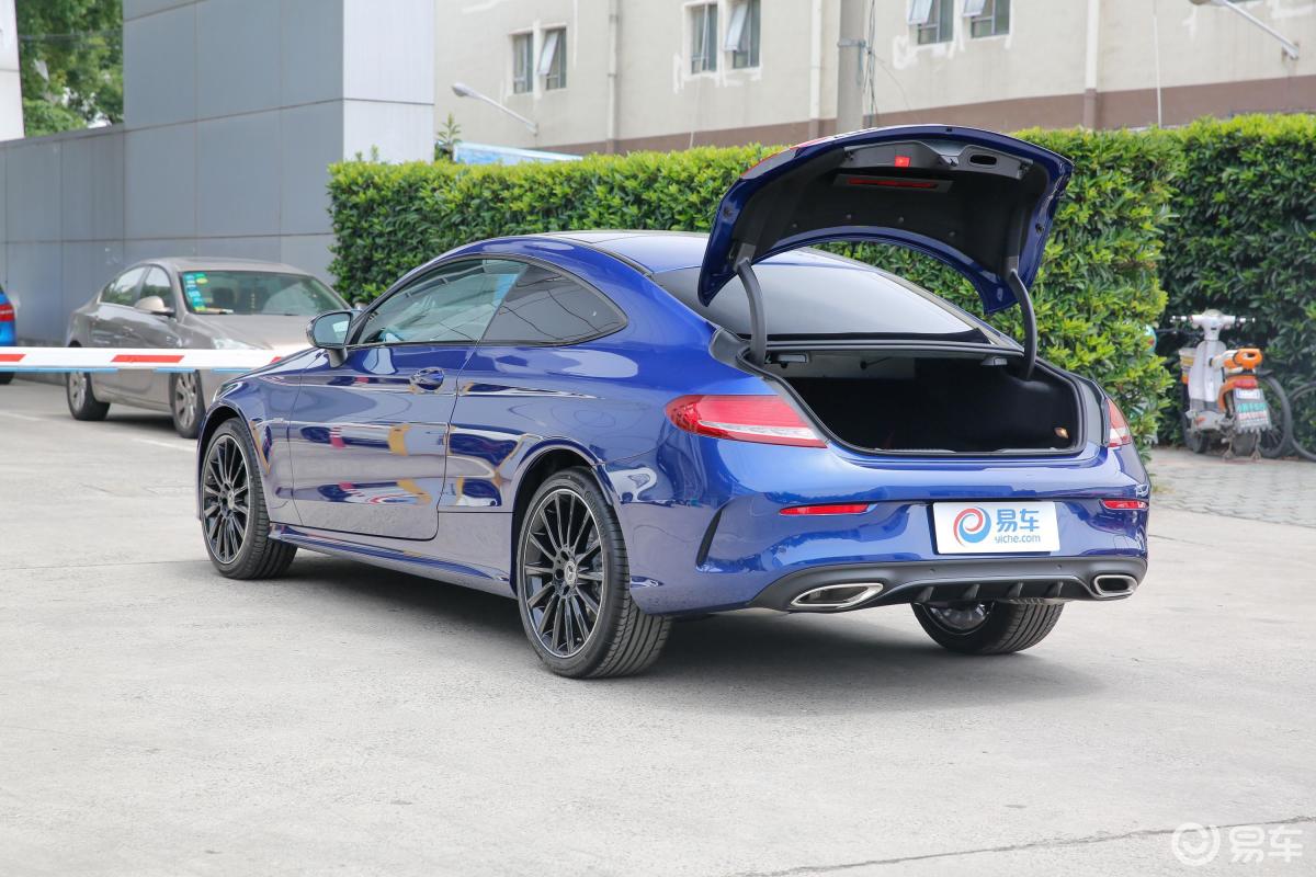 【奔驰c级(进口)2018款c 300 轿跑璨夜特别版空间汽车图片-汽车图片