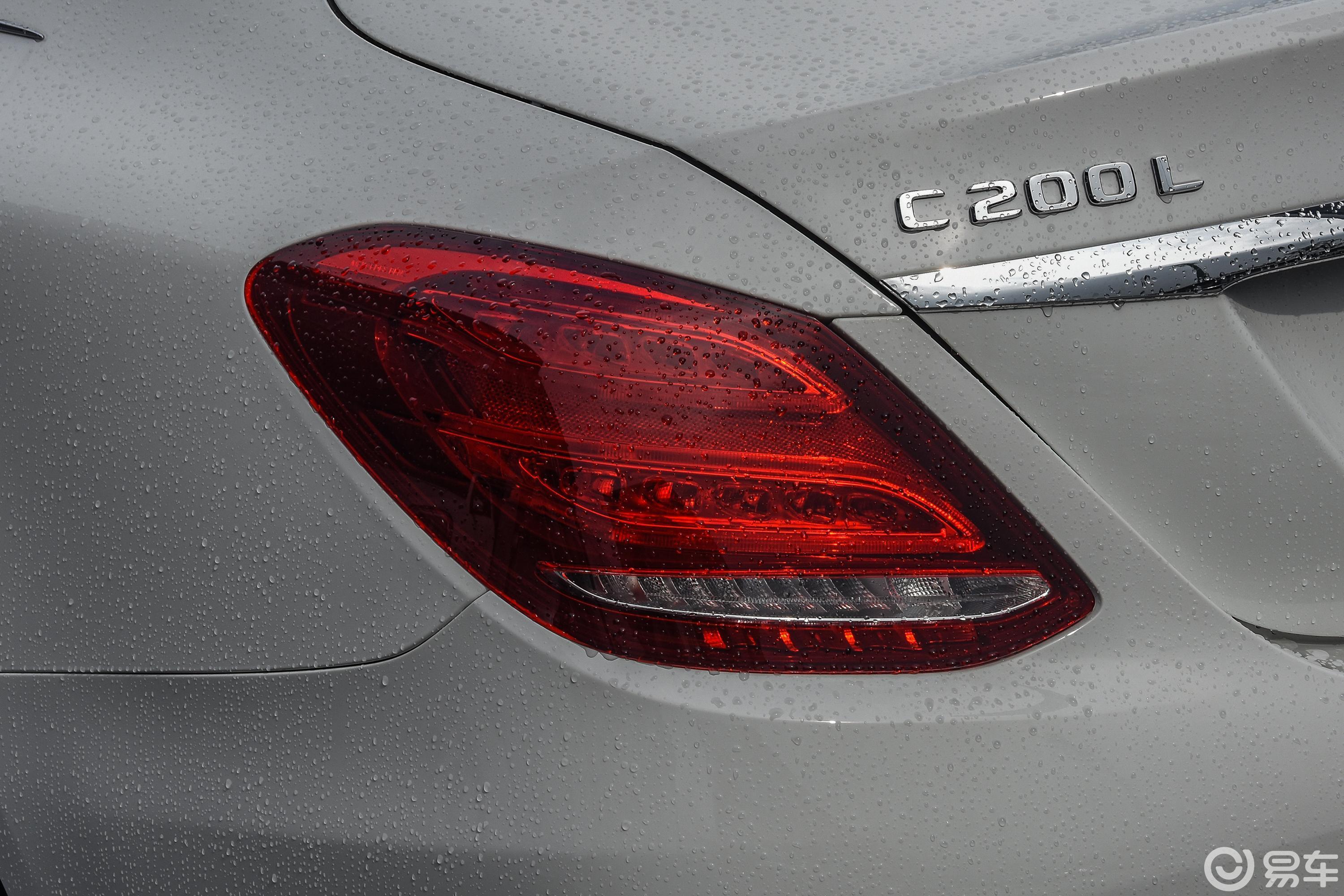 【奔驰c级2018款c 200 l 运动轿车尾灯侧45度俯拍汽车图片-汽车图片