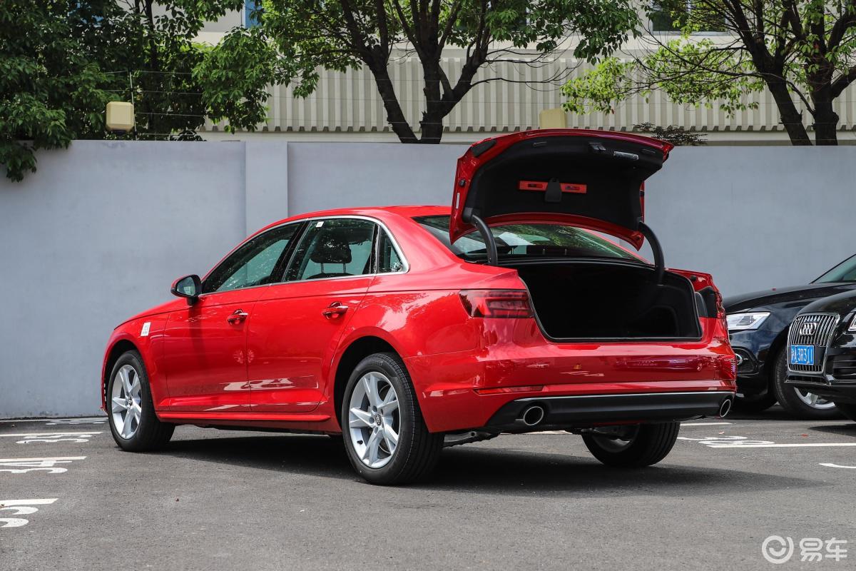 【奥迪a4l2018款30周年版 40 tfsi 进取版侧前45度车头向右水平汽车