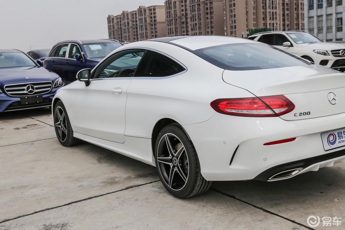 【奔驰c级2018款c 200 轿跑车侧后45度车头向右水平汽车图片-汽车图片