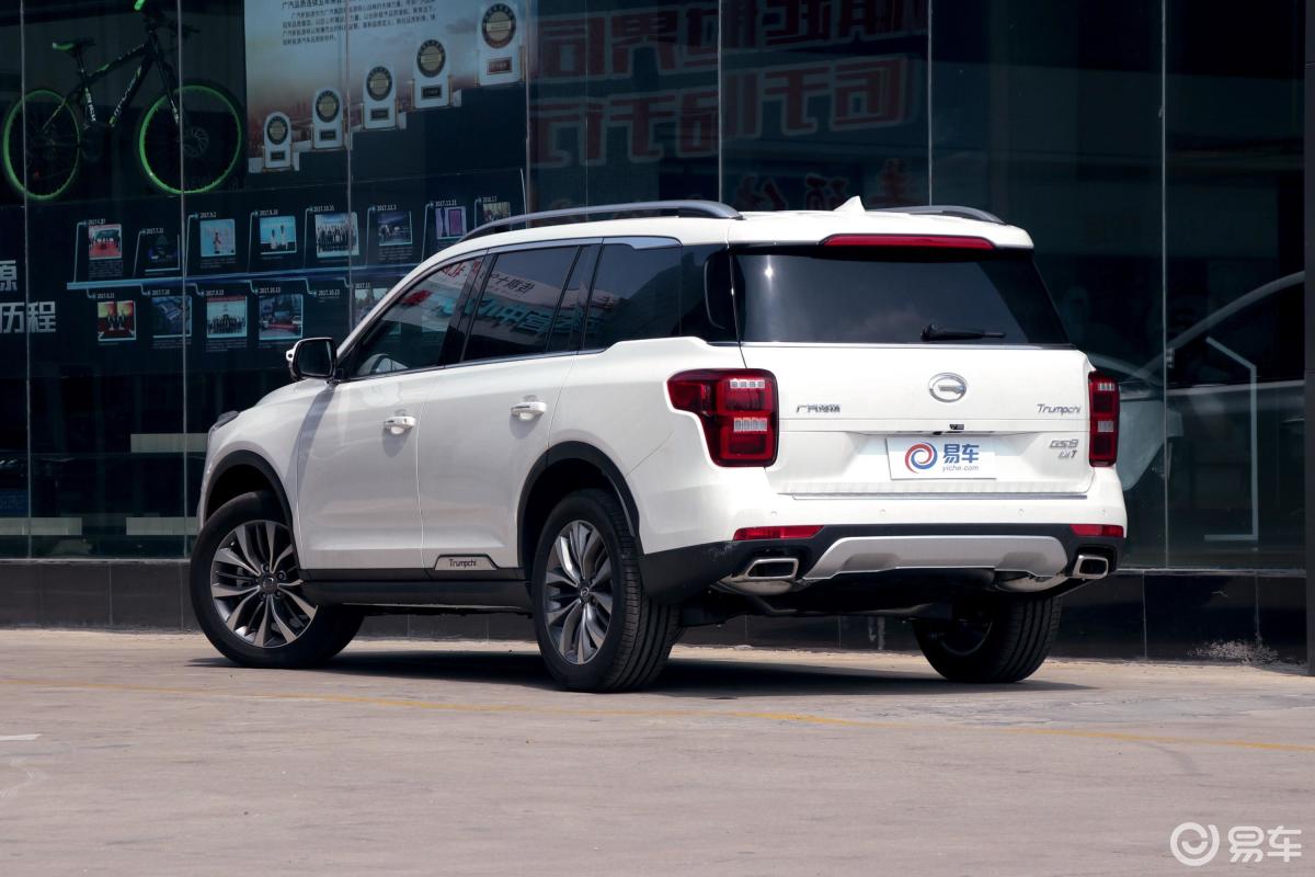 【传祺gs82017款320t 两驱 豪华智联版 7座侧后45度车头向左水平汽车