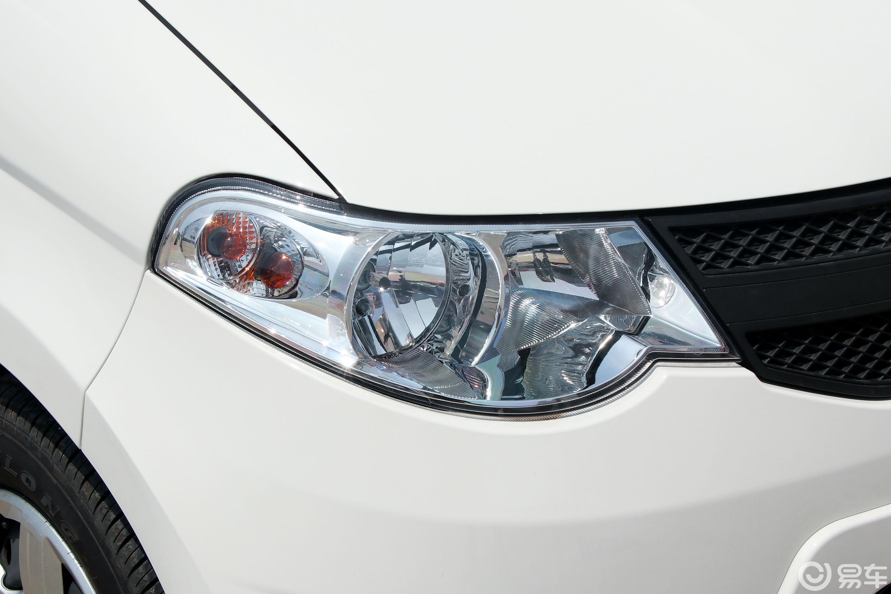 2l 手动 基本版大灯侧45度俯拍汽车图片-汽车图片大全】-易车