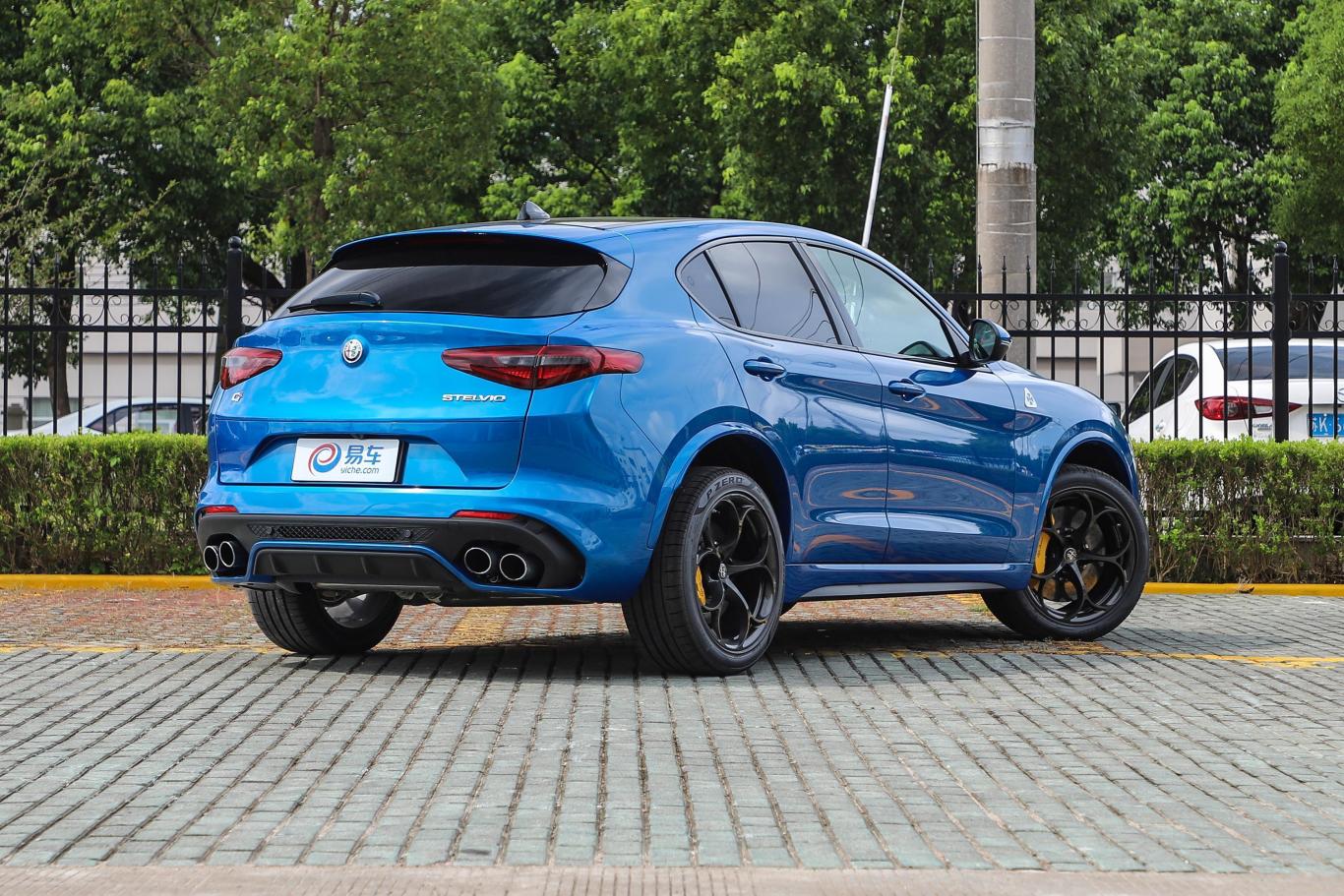 stelvio斯坦维2.9t 四叶草版侧后45度车头向右水平